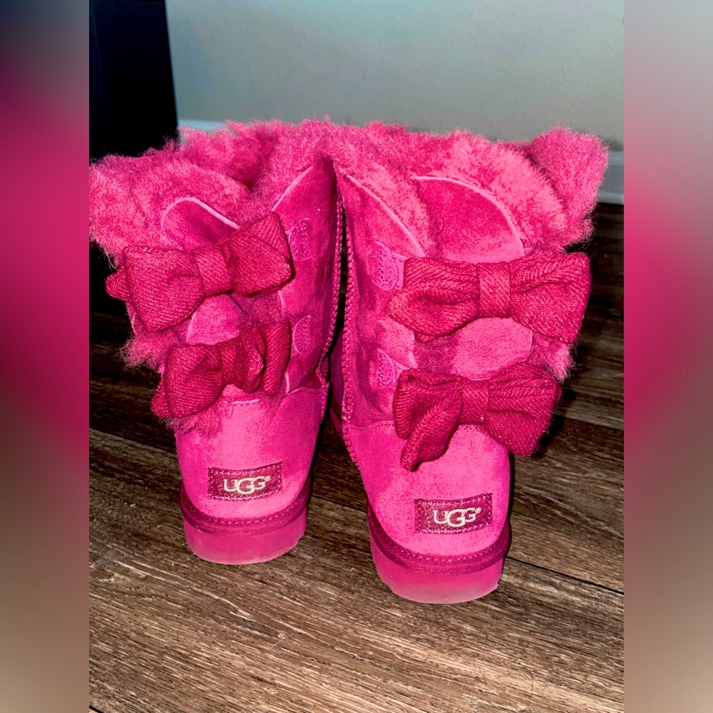 PINK UGG W SHORT BRIGETTE BOW 🎀 - Size 7